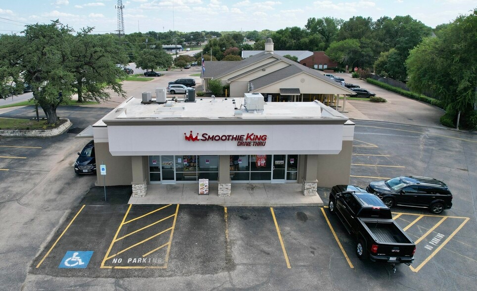 2100 N Main St, Belton, TX for lease - Building Photo - Image 3 of 8