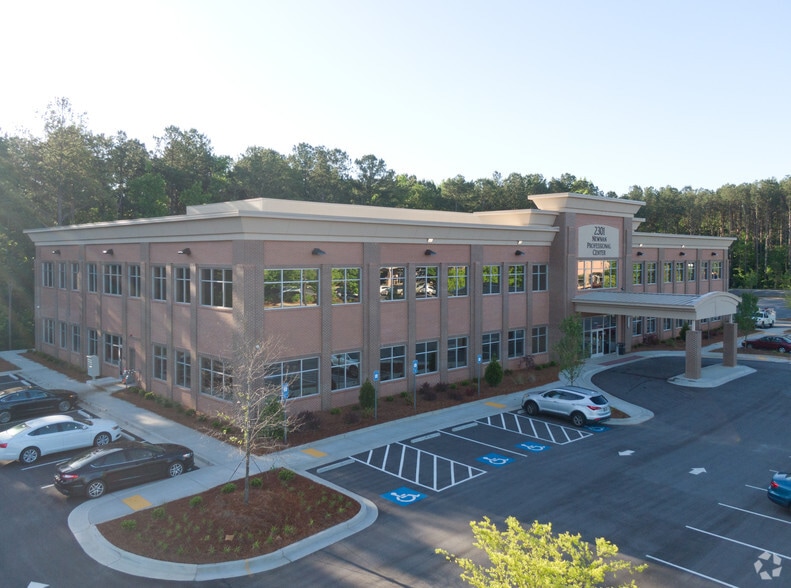 2301 Newnan Crossing Blvd, Newnan, GA for sale - Primary Photo - Image 1 of 1