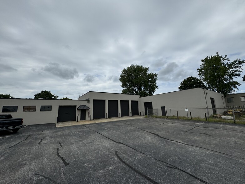 15828 Industrial Pky, Cleveland, OH for lease - Building Photo - Image 1 of 13