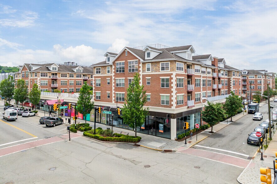 30 W Palisade Ave, Englewood, NJ for lease - Primary Photo - Image 1 of 4