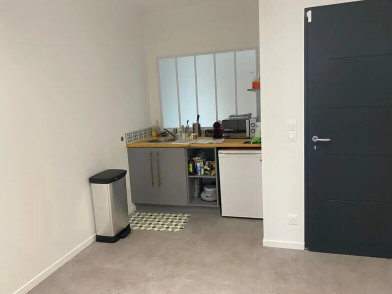 Office in Bagnolet for lease - Building Photo - Image 3 of 4