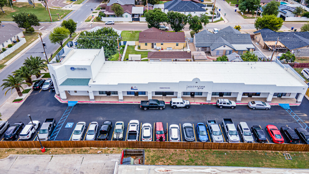 709 Alta Vista Dr, Laredo, TX for sale - Building Photo - Image 3 of 5