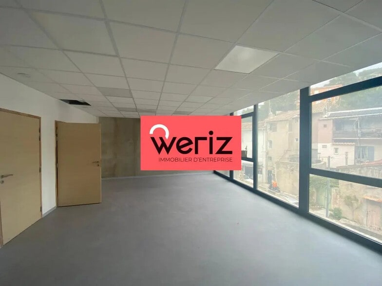 Office in Marseille for lease - Interior Photo - Image 3 of 9