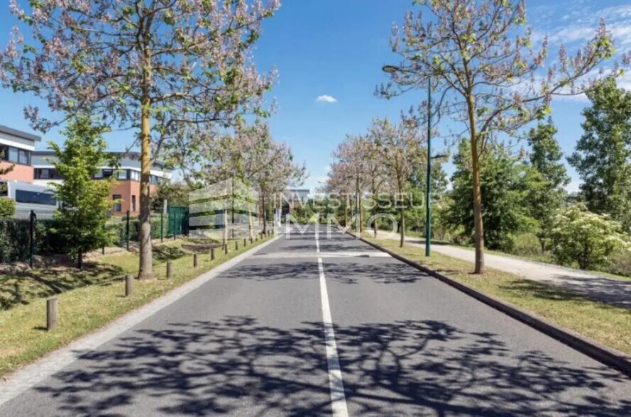 Office in Villeneuve-la-Garenne for lease - Building Photo - Image 3 of 9