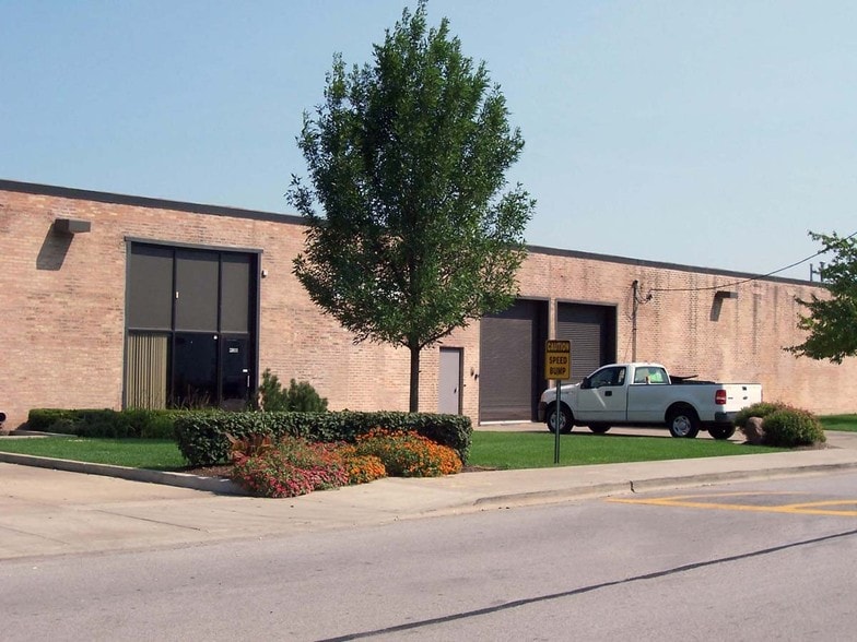 1400 W 95th St, Chicago, IL for lease - Building Photo - Image 3 of 15