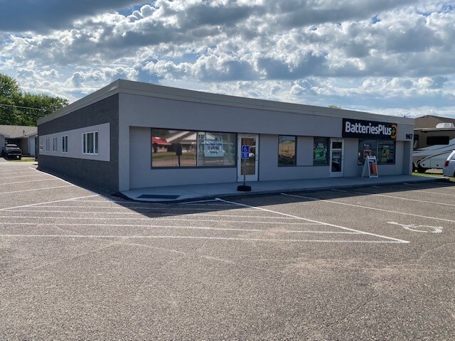 967 Lake St S, Forest Lake, MN for lease - Building Photo - Image 1 of 2