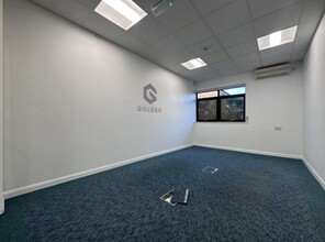 Browns Ln, Nottingham for lease Interior Photo- Image 2 of 3