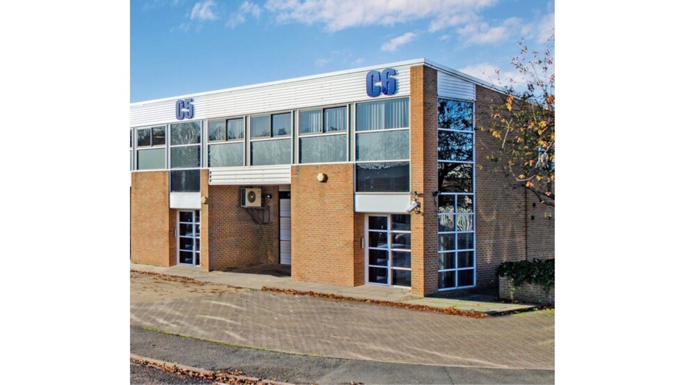 Brooklands Clos, Sunbury On Thames for lease - Building Photo - Image 1 of 36