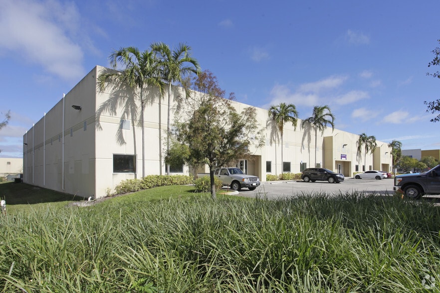 1907 SW 43rd Ter, Deerfield Beach, FL for lease - Building Photo - Image 2 of 6