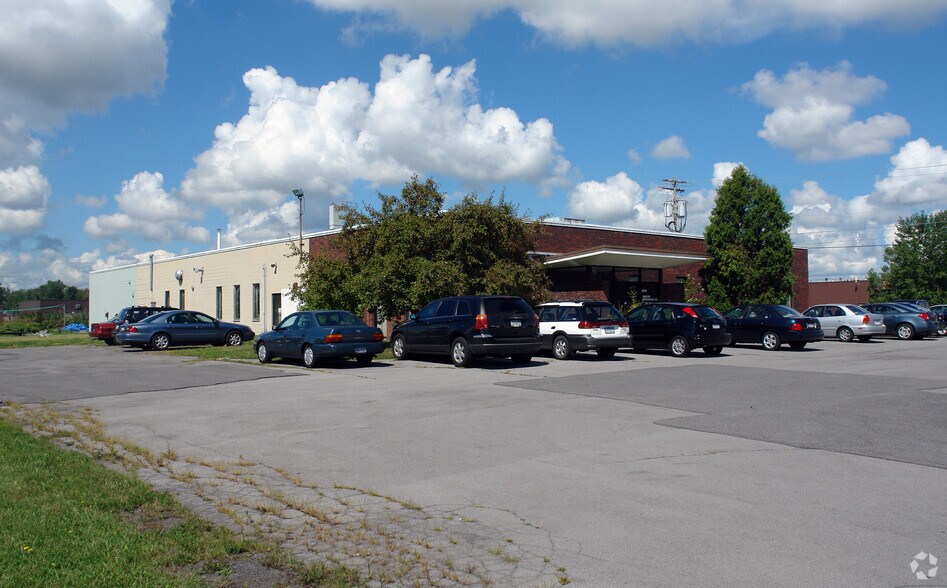 6034 Corporate Dr, East Syracuse, NY for sale - Primary Photo - Image 1 of 1