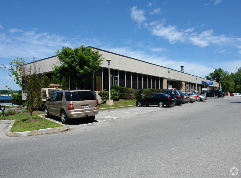 525 Executive Blvd, Elmsford, NY for lease - Building Photo - Image 3 of 5