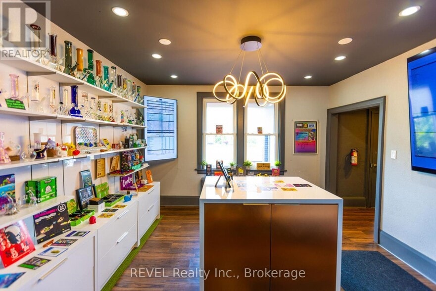 8568 Lundy's Ln, Niagara Falls, ON for sale - Building Photo - Image 3 of 3