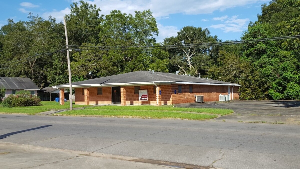 412 S Main St, Jennings, LA 70546