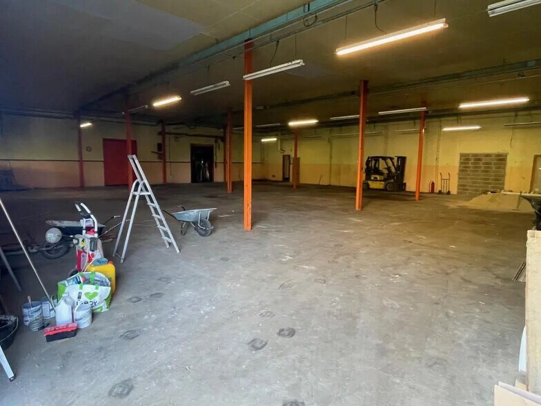 Flex in Vernon for lease - Interior Photo - Image 3 of 4