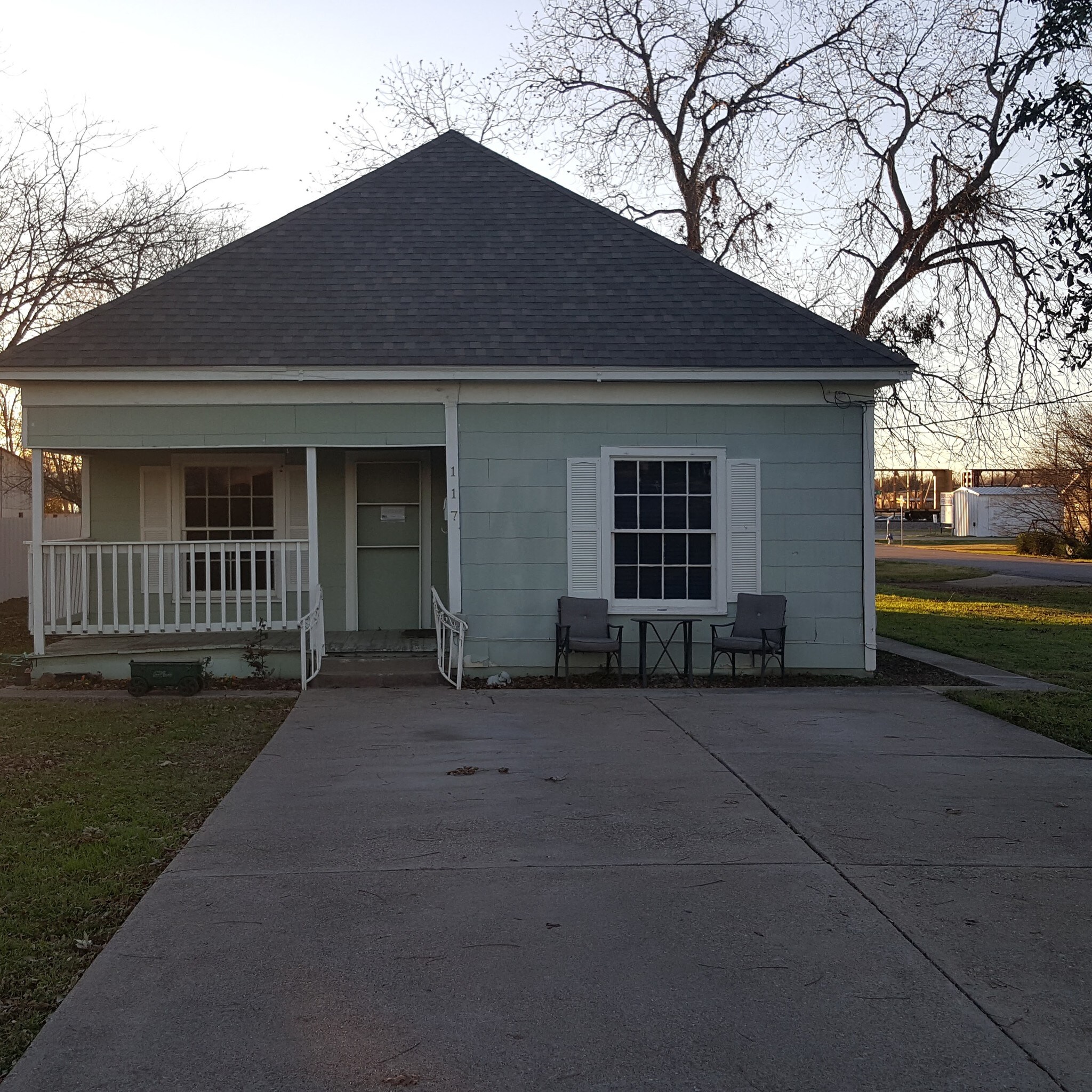 117 N Dobson St, Burleson, TX for sale Primary Photo- Image 1 of 1