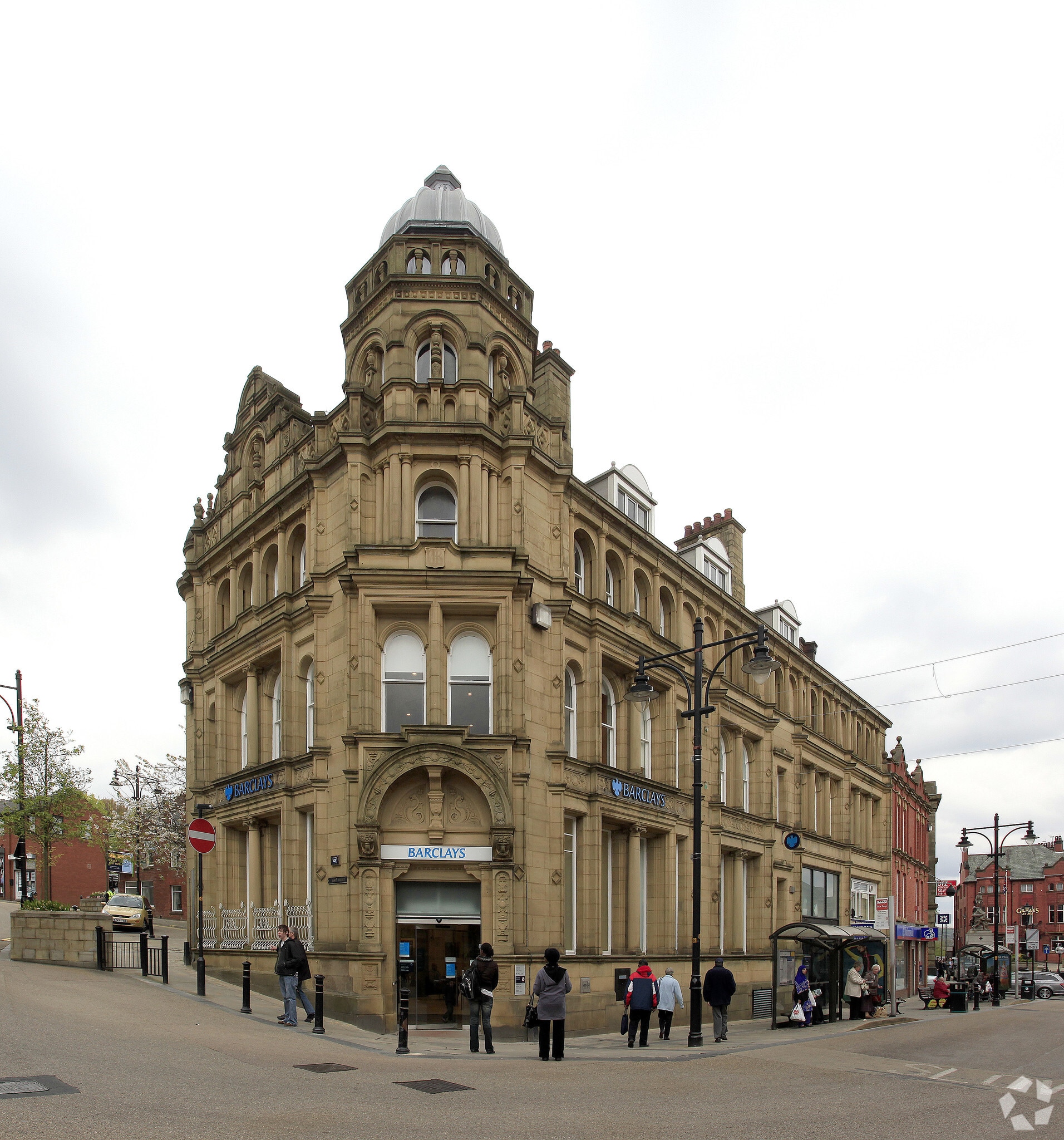 25 High St, Oldham for lease Building Photo- Image 1 of 2