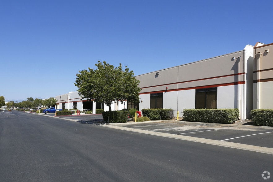 42202 Sarah Way, Temecula, CA for lease - Building Photo - Image 2 of 6