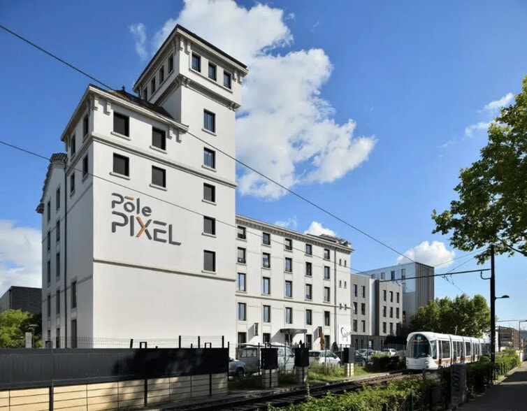 Office in Villeurbanne for lease - Building Photo - Image 3 of 9