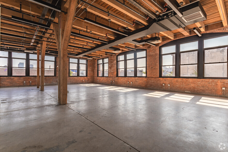 94 9th St, Brooklyn, NY for lease - Interior Photo - Image 1 of 12