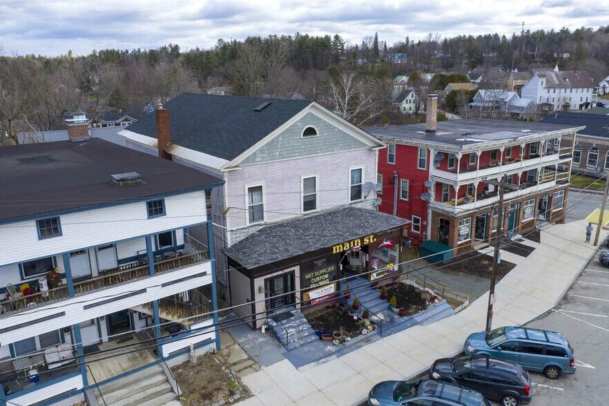 8 Main St, Whitefield, NH 03598