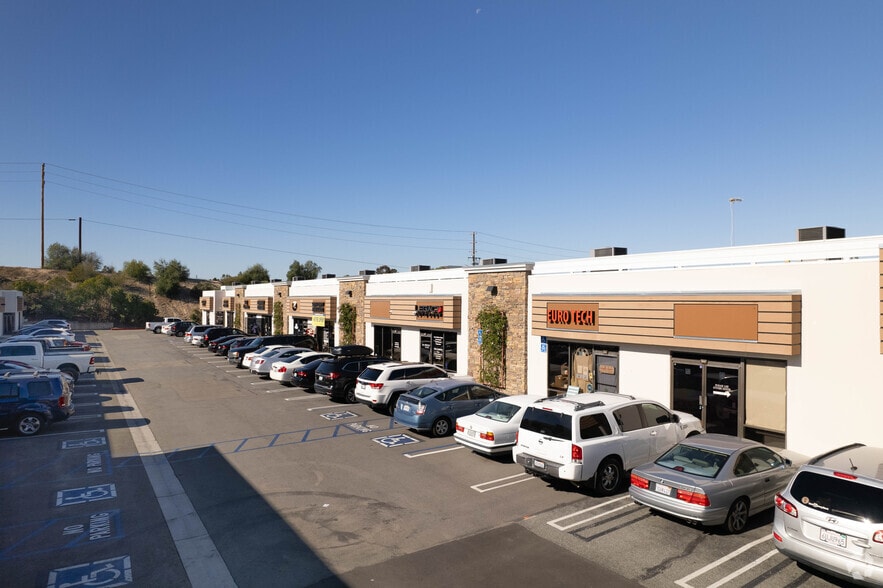 24002 Via Fabricante, Mission Viejo, CA for lease - Building Photo - Image 1 of 20