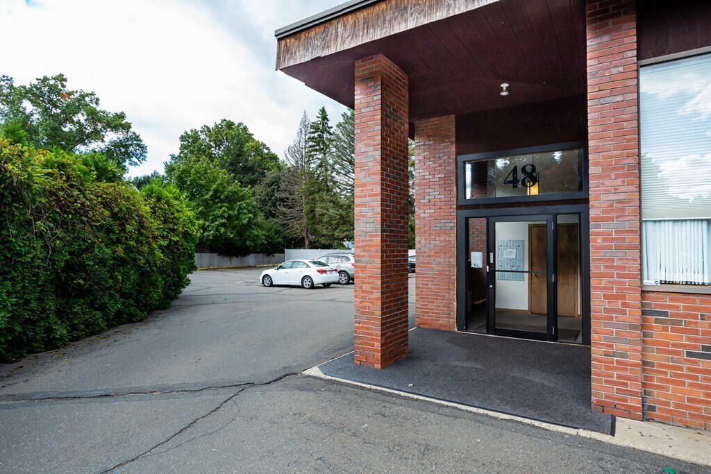 48 E Silver St, Westfield, MA for sale Primary Photo- Image 1 of 1