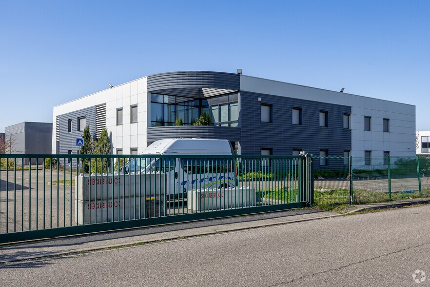 Flex in Saint-Priest for lease - Primary Photo - Image 1 of 4