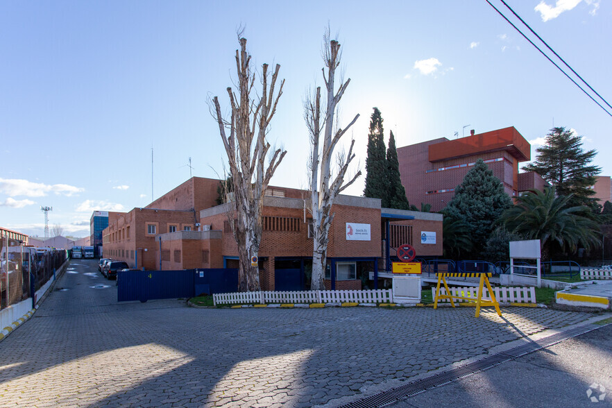 Office in Coslada, Madrid for lease - Primary Photo - Image 1 of 2