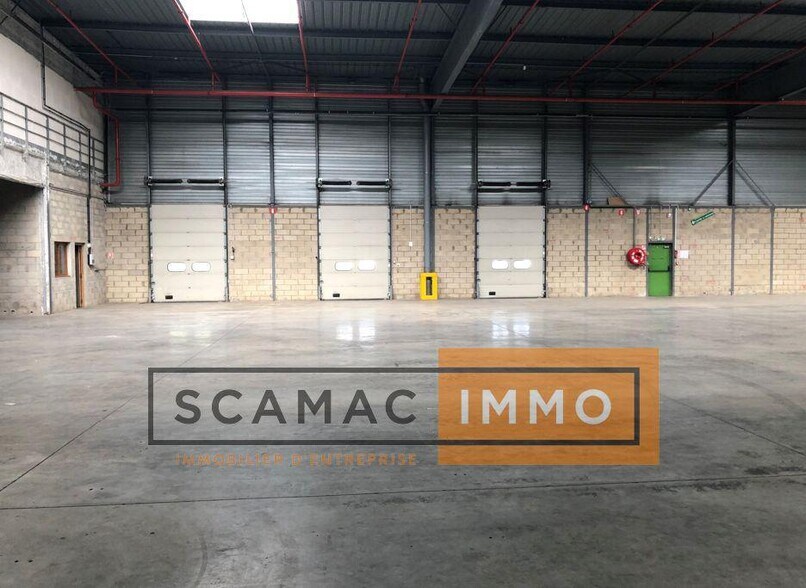 Industrial in Stains for lease - Building Photo - Image 1 of 8