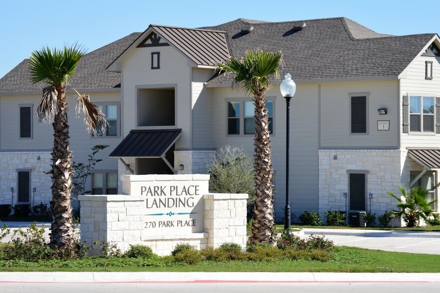 270 Park Pl, Kenedy, TX for sale - Building Photo - Image 1 of 1