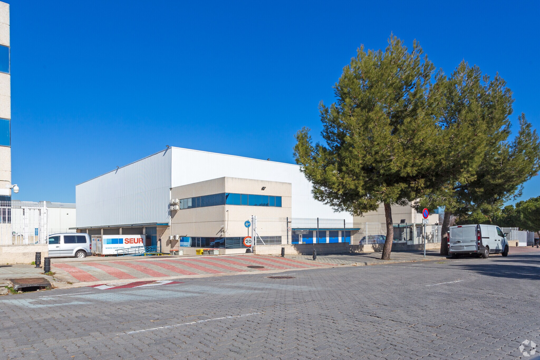 Avenida Italia, 9, Coslada, Madrid for sale Primary Photo- Image 1 of 1