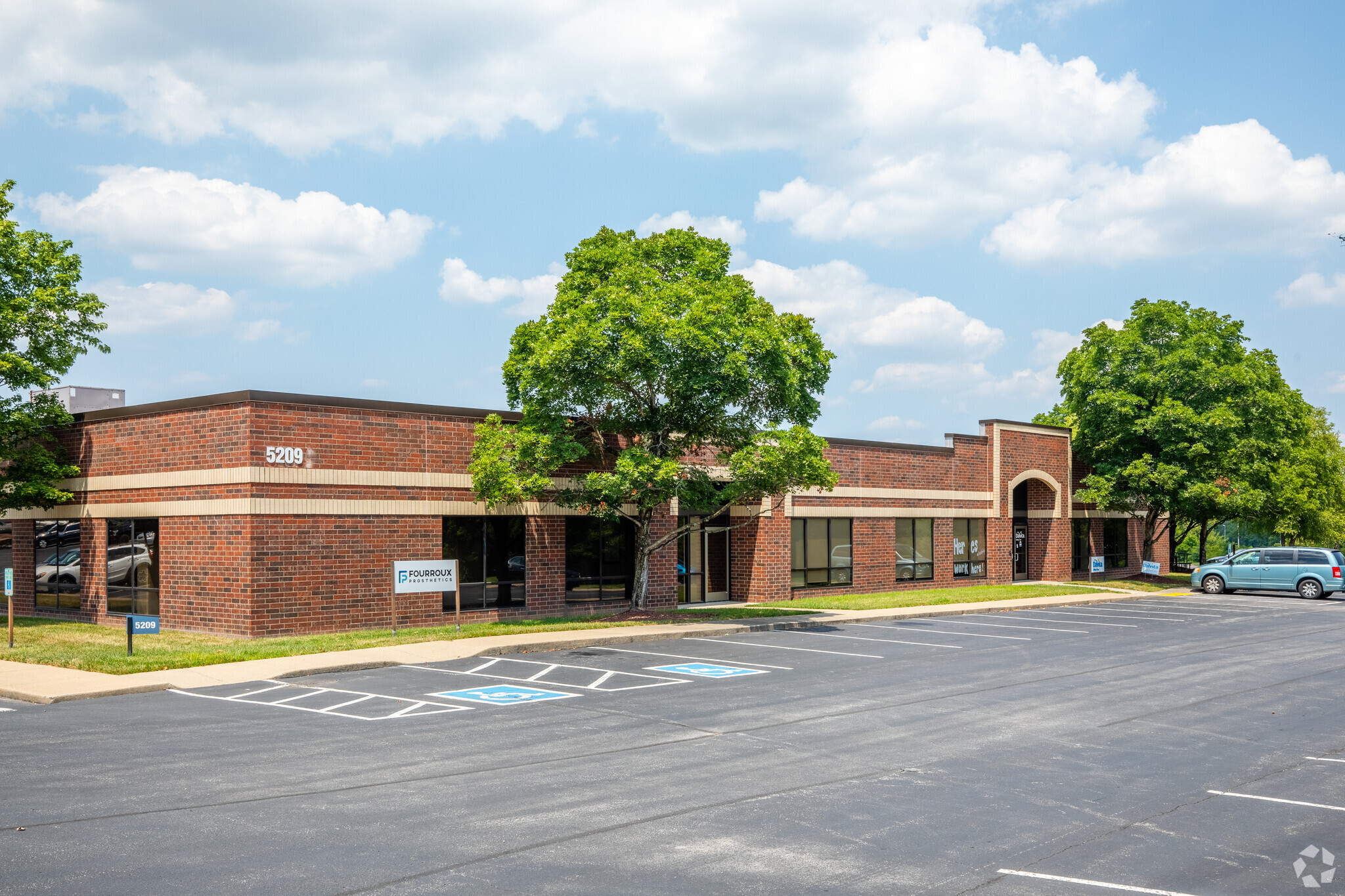 5209 Linbar Dr, Nashville, TN for lease Building Photo- Image 1 of 28