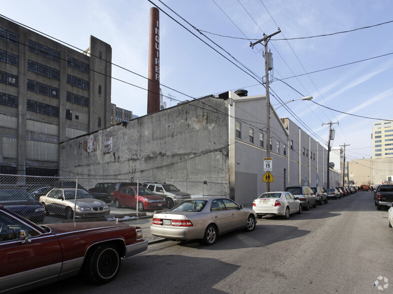 447 N Broad St, Philadelphia, PA for lease - Building Photo - Image 1 of 8