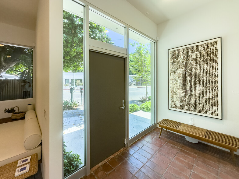 1825 Hyperion Ave, Los Angeles, CA for lease - Interior Photo - Image 2 of 28