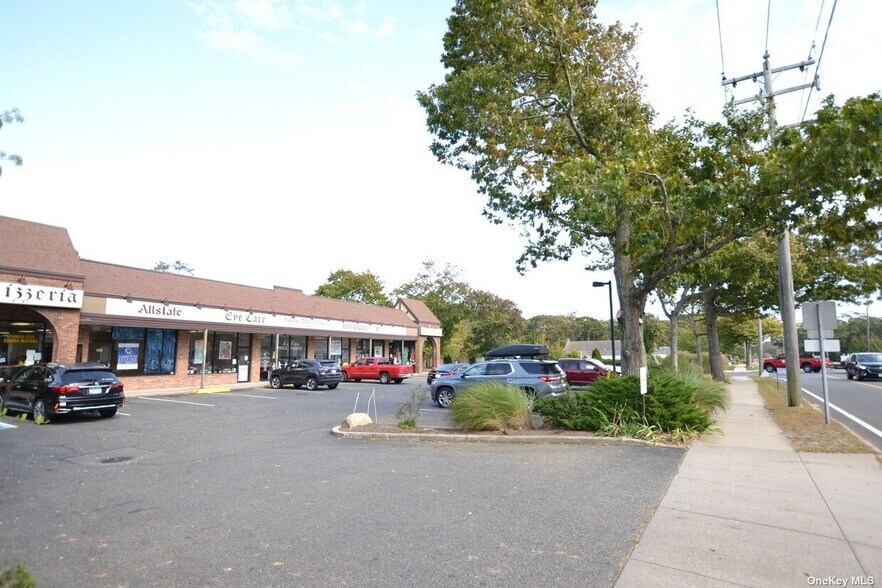 196-202 Montauk Hwy, Westhampton Beach, NY for sale - Building Photo - Image 1 of 1