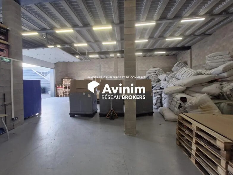Industrial in Tremblay-en-France for lease - Interior Photo - Image 1 of 2