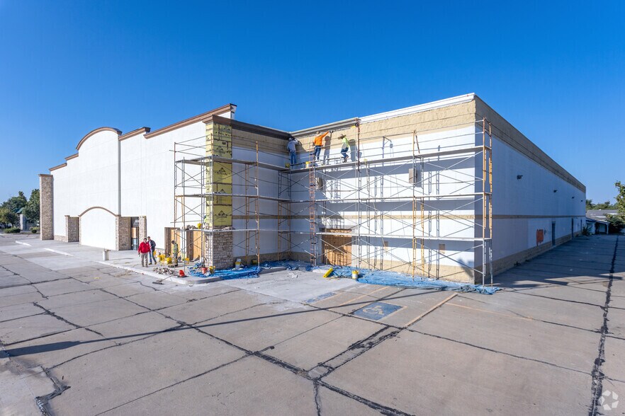 3701 N MacArthur Blvd, Warr Acres, OK for sale - Primary Photo - Image 1 of 1