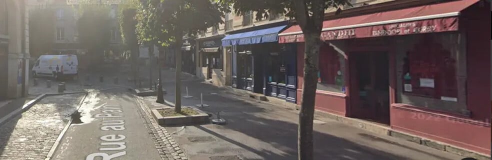 Retail in Versailles for lease - Building Photo - Image 2 of 2