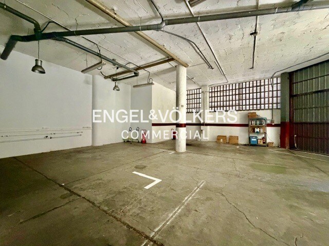 Retail in L'Hospitalet de Llobregat, Barcelona for lease Interior Photo- Image 1 of 6
