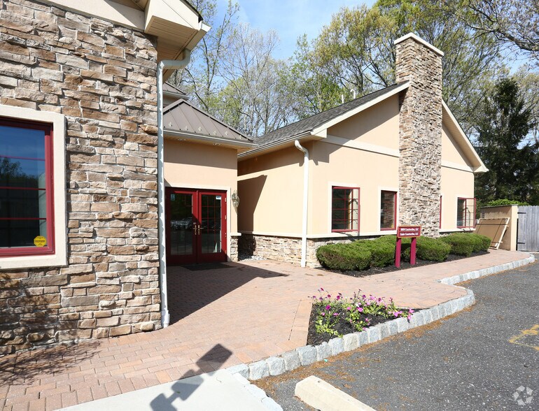 88 S Lakeview Dr, Gibbsboro, NJ for sale - Building Photo - Image 2 of 6