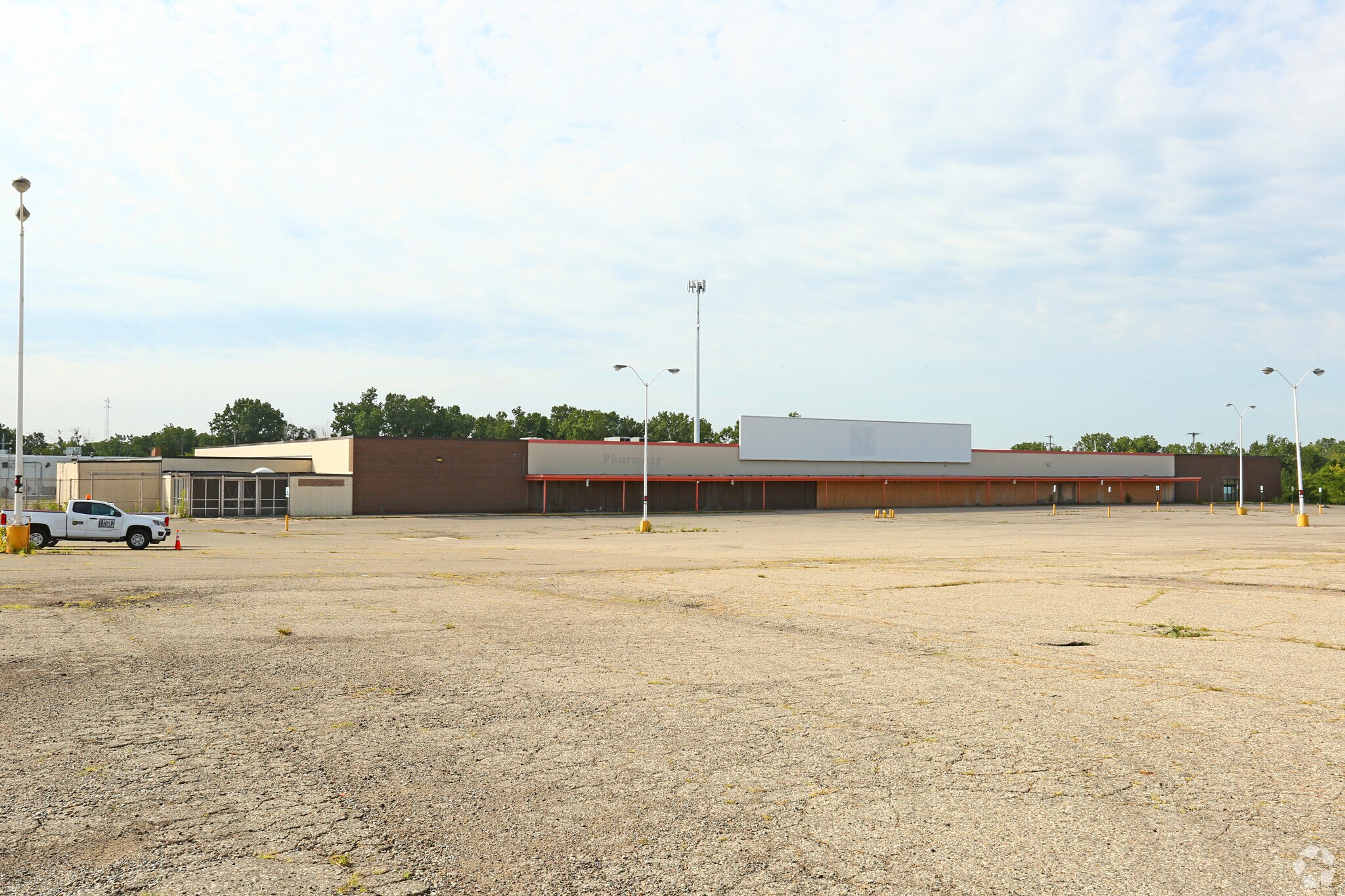 3083 Miller Rd, Flint, MI for sale Primary Photo- Image 1 of 1