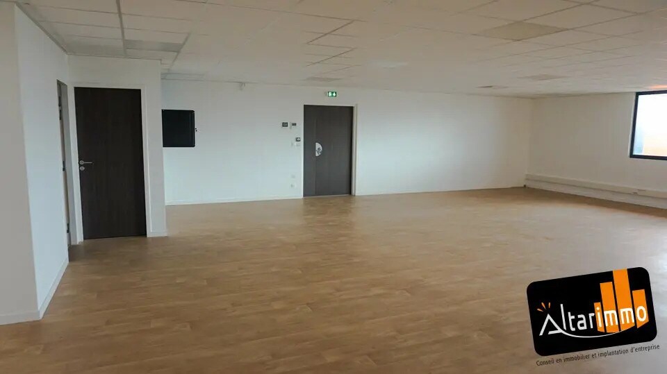 Office in Dreux for lease - Primary Photo - Image 1 of 15