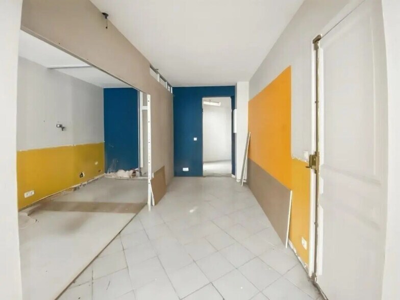 Retail in Montreuil for lease - Building Photo - Image 3 of 7