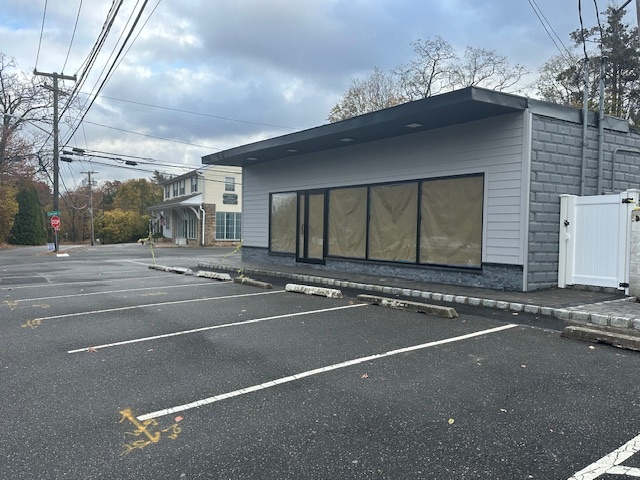 108 Washington Dr, Centerport, NY for lease - Building Photo - Image 3 of 10