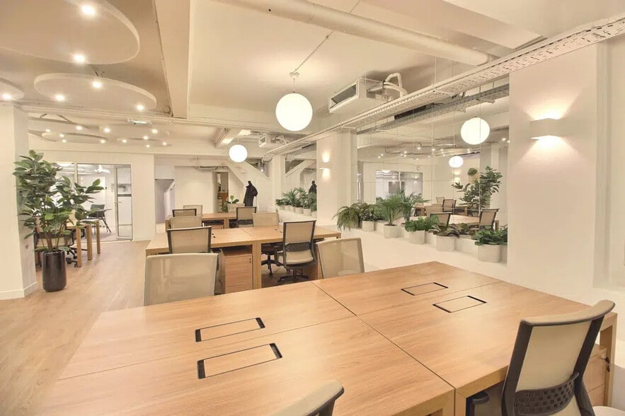 94 Rue Saint-Lazare, Paris for lease - Interior Photo - Image 2 of 6