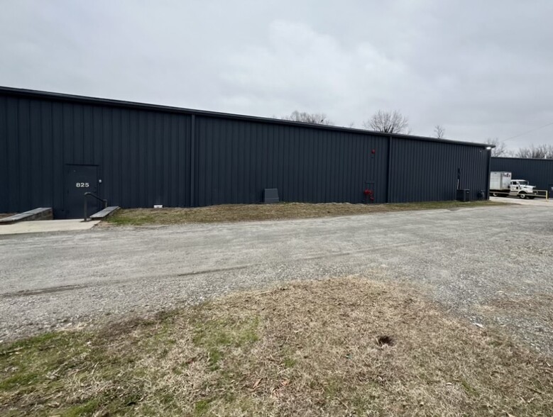 815 W Green Dr, High Point, NC for lease - Building Photo - Image 2 of 7