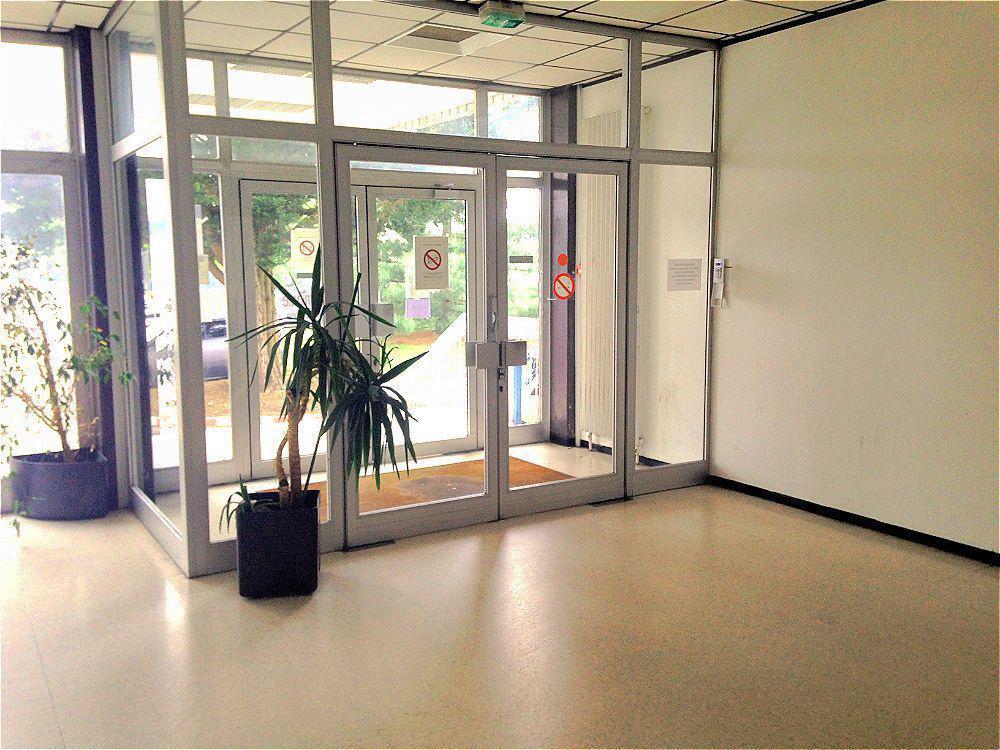 Office in Meaux for lease Building Photo- Image 1 of 2