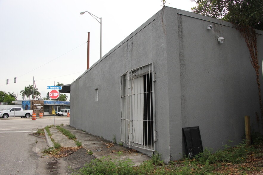 N Tamiami Trail, North Fort Myers, FL portfolio of 2 properties for sale on LoopNet.com - Building Photo - Image 3 of 72