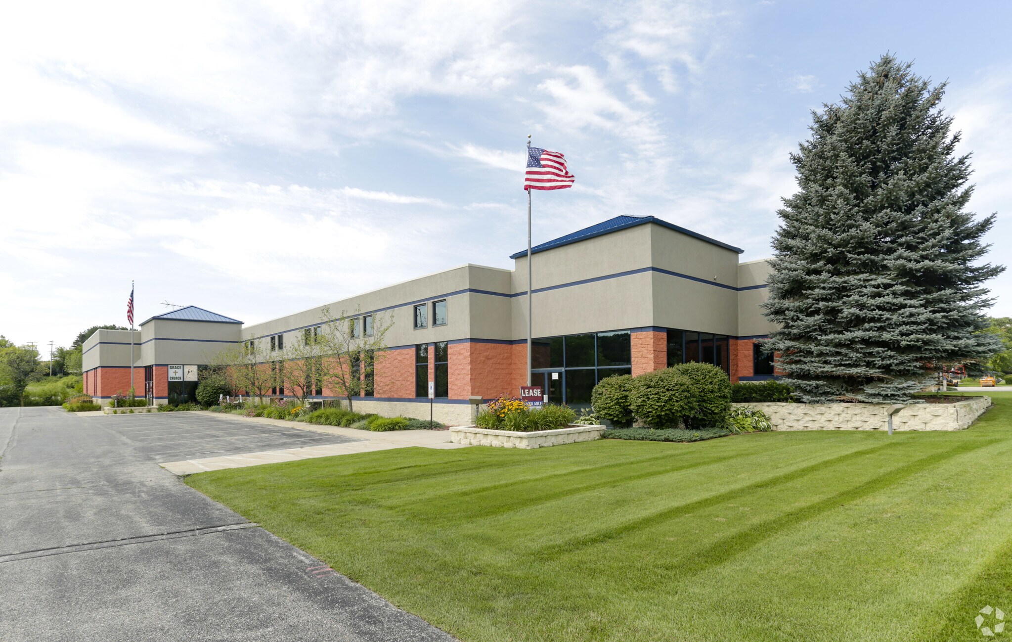 3558-3562 Hillside Dr, Delafield, WI for sale Primary Photo- Image 1 of 1