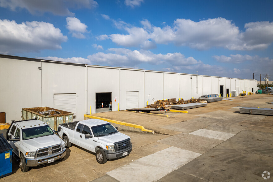 1900 Crosspoint Ave, Houston, TX for lease - Building Photo - Image 3 of 4